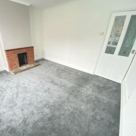 Image 3 - Regis Road, Tettenhall Wood, WV6 8RW, United Kingdom - Townhouse for rent