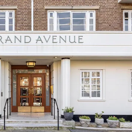 Rent this 2 bed apartment on Grand Avenue in Hove, BN3 2QX