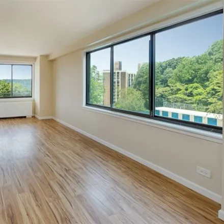 Image 4 - 3671 Hudson Manor Terrace, New York, NY 10471, USA - Apartment for sale