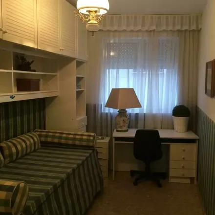 Rent this 4 bed apartment on Cafetería Heladería Valme in Calle Gustavo Bacarisas, 41702 Dos Hermanas