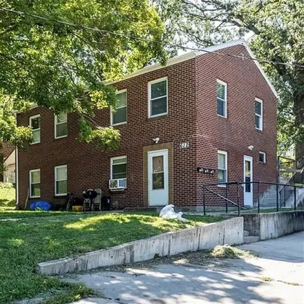 Buy this studio duplex on 612 Bancroft Street in Des Moines, IA 50315