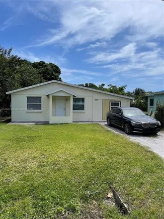 Image 3 - 2084 North 51st Street Court, Saint Lucie County, FL 34947, USA - House for sale