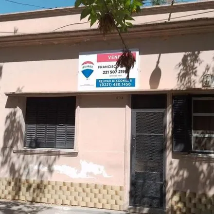 Buy this 2 bed house on Facultad de Periodismo y Comunicación Social - UNLP in Diagonal 113, Partido de La Plata