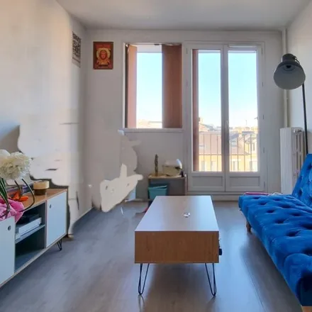 Rent this 2 bed apartment on 44 Boulevard Bessières in 75017 Paris, France