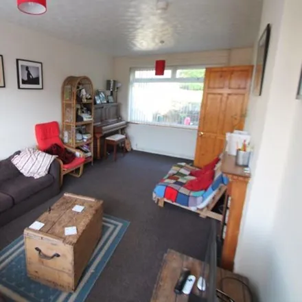 Image 3 - 18 Foxcroft Mount, Leeds, LS6 3NW, United Kingdom - House for rent