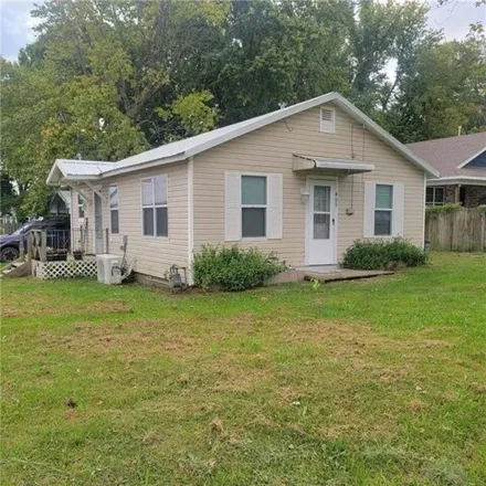 Image 2 - 400 West Rodgers Street, Lincoln, Washington County, AR 72744, USA - House for sale