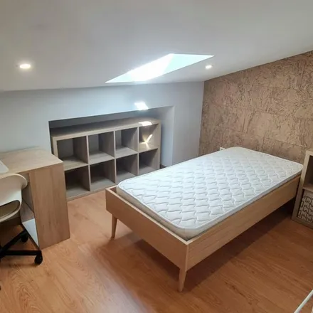 Rent this 6 bed apartment on Rua Fonte da Preguiça in 3045-221 Coimbra, Portugal