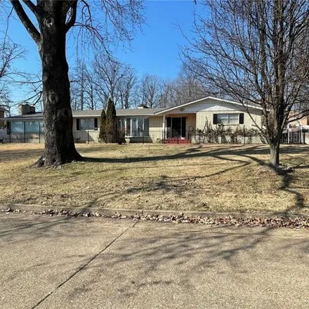 Buy this 3 bed house on 1718 Memorial Drive in Poplar Bluff, MO 63901