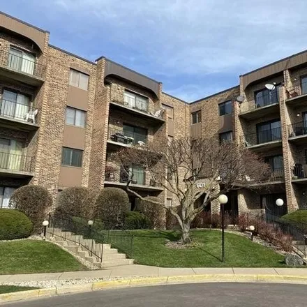 Rent this 2 bed condo on 601 West Huntington Commons Road in Mount Prospect, IL 60056