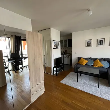 Rent this 1 bed apartment on 29 Avenue Bourgain in 92130 Issy-les-Moulineaux, France