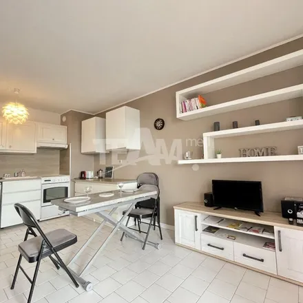 Image 2 - 25 Grand Rue Mario Roustan, 34200 Sète, France - Apartment for rent