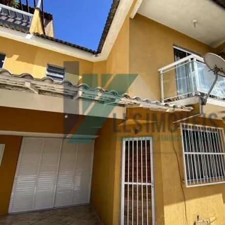 Buy this 2 bed house on Avenida Rui Barbosa in Jardim Gramacho, Duque de Caxias - RJ