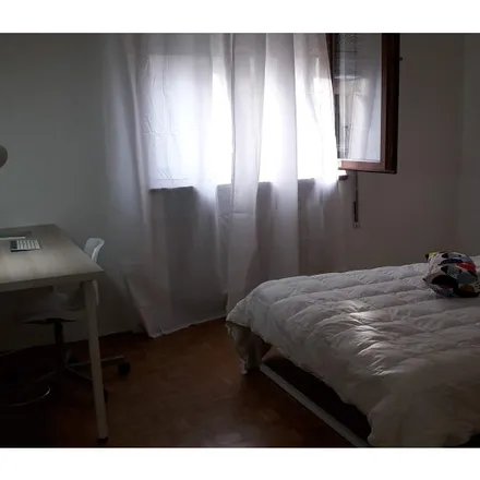 Rent this 3 bed room on Via Gaetano Zancon 8 in 36100 Vicenza VI, Italy