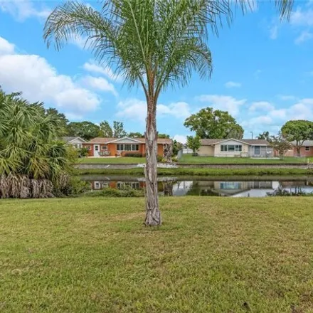 Image 2 - 7317 Heath Drive, Jasmine Estates, FL 34668, USA - House for sale