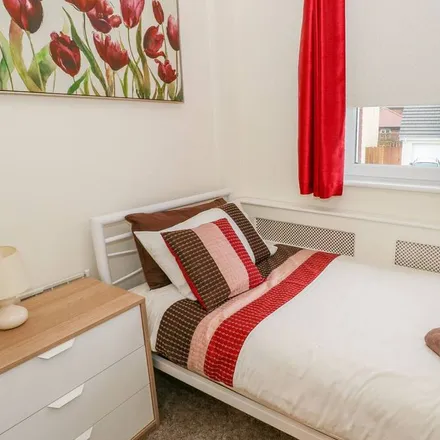Rent this 3 bed house on Gwaun-Cae-Gurwen in SA18 1AX, United Kingdom