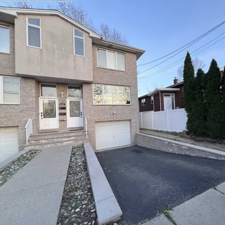 Rent this 3 bed house on 2498 5th Street in Coytesville, Fort Lee