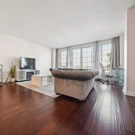 Image 3 - West Shearwater Court, Jersey City, NJ 07305, USA - Condo for sale