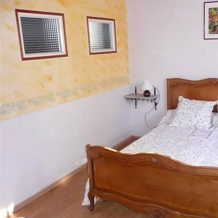 Rent this 2 bed house on 29550 Plomodiern