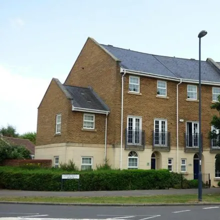 Rent this 4 bed house on Buscot Close in Swindon, SN25 2EN