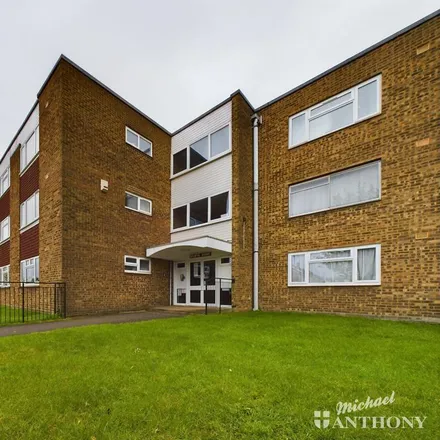 Rent this 1 bed apartment on Long Meadow in Aylesbury, HP21 7EG