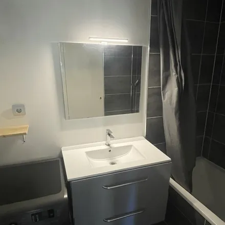 Rent this 2 bed apartment on 74160 Saint-Julien-en-Genevois