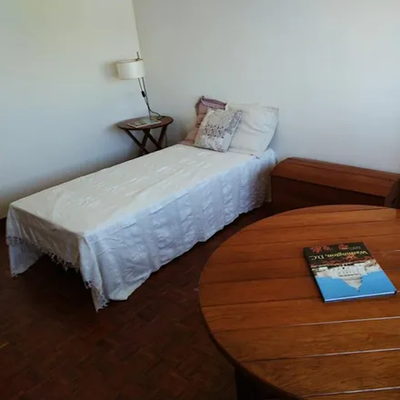 Rent this 3 bed room on Invicta Porto in Rua da Fontinha 105, 106