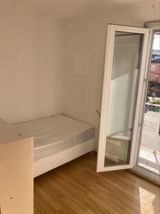 Rent this 2 bed apartment on 50 Maravilhas in Travessa da Trabuqueta, 1350-154 Lisbon