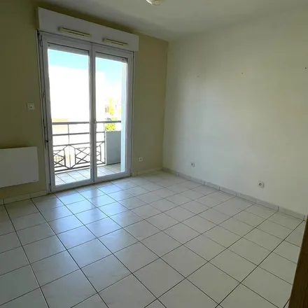 Rent this 1 bed apartment on 70 Rue Chèvre in 49007 Angers, France