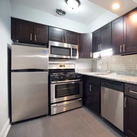Image 4 - 6201 North Kenmore Avenue, Chicago, IL 60660, USA - Apartment for rent