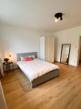 Rent this 3 bed apartment on Spielplatz Alfred-Delp-Straße in Fritz-Reuter-Straße, 49080 Osnabrück