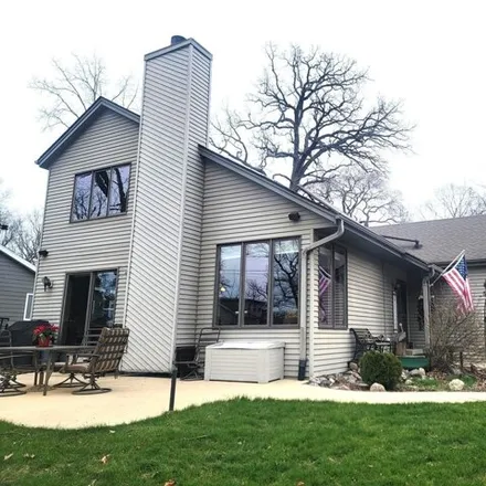 Image 1 - S68W17930 East Drive, Muskego, WI 53150, USA - House for sale