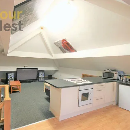 Rent this 6 bed duplex on 5 Becketts Park Road in Leeds, LS6 3PG