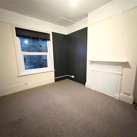 Image 2 - Oxford Avenue, Bournemouth, Christchurch and Poole, BH6 5EQ, United Kingdom - Apartment for rent