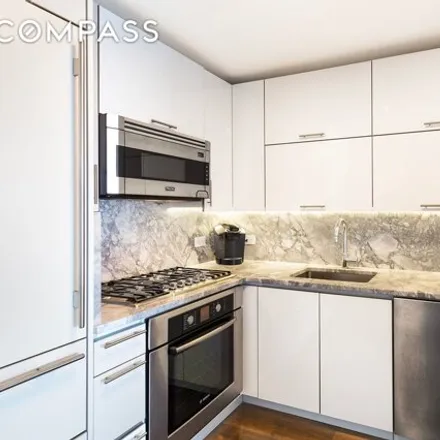 Image 4 - 519 East 72nd Street, New York, NY 10021, USA - Condo for sale