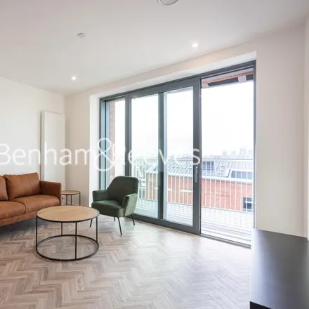 Image 1 - Jolles House, 2 Old Brewery Road, Bromley-by-Bow, London, E3 3AU, United Kingdom - Apartment for rent
