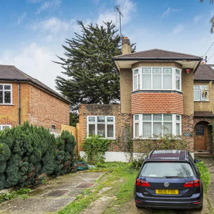 Buy this 3 bed duplex on 2 The Vale in Oakwood, London