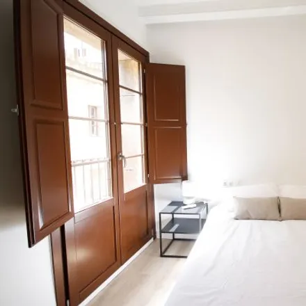 Rent this 3 bed room on Carrer de Santa Madrona in 08001 Barcelona, Spain