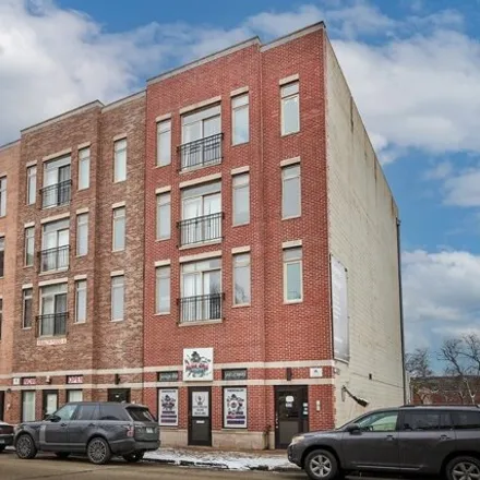 Rent this 3 bed apartment on 2429 West Madison Street in Chicago, IL 60612