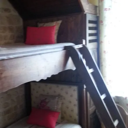 Rent this 2 bed townhouse on 17470 Cherbonnières