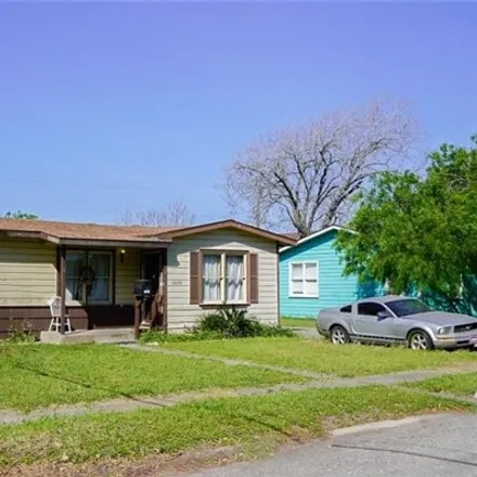 Buy this 3 bed house on 1025 Collingswood Dr in Corpus Christi, Texas