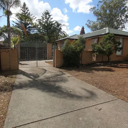 Image 2 - Bensbach Road, Glenfield NSW 2167, Australia - Apartment for rent