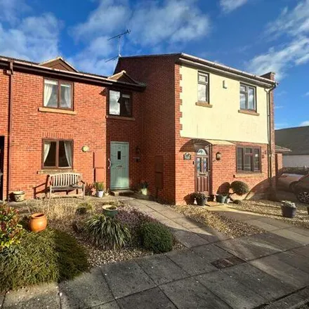 Buy this 3 bed townhouse on Church Farm Court in Willaston, CH64 2XP