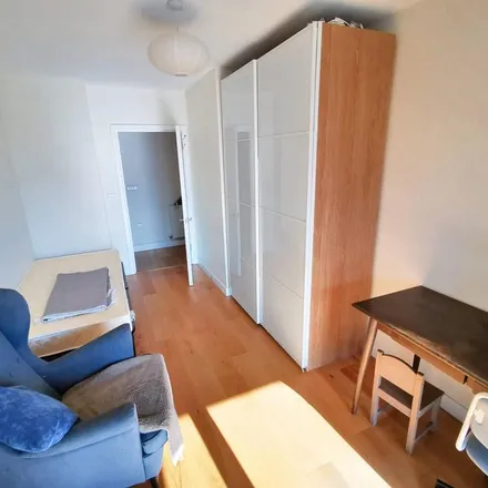 Image 2 - Landmann Point, 6 Peartree Way, London, SE10 0HY, United Kingdom - Apartment for rent