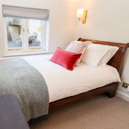 Rent this 2 bed townhouse on Chipping Campden in GL55 6XA, United Kingdom