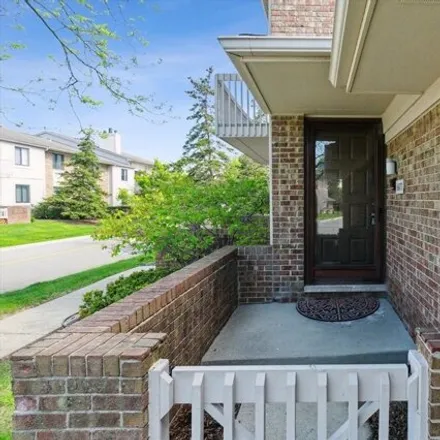 Image 2 - 6724 Maple Lakes Drive, West Bloomfield Township, MI 48322, USA - Condo for rent