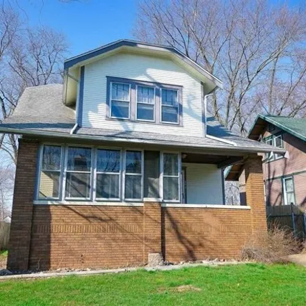 Rent this 3 bed house on 133 East Frye Avenue in Peoria, IL 61603