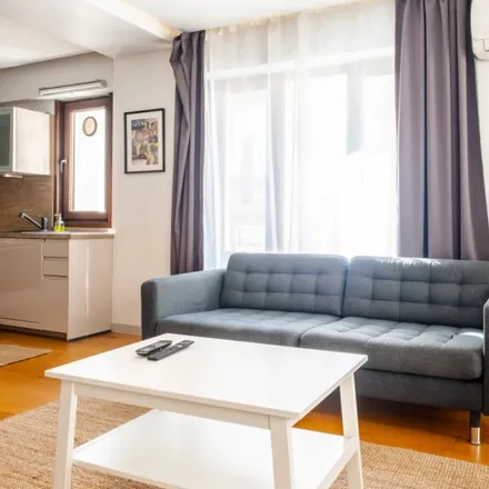 Rent this 1 bed apartment on Başaran Apartmanı in Valikonağı Caddesi, 34371 Şişli
