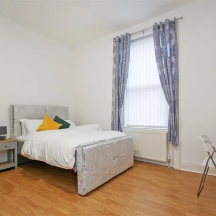 Image 8 - Dunholme Road, Newcastle upon Tyne, NE4 6XE, United Kingdom - Apartment for rent
