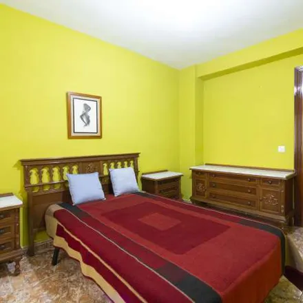 Rent this 4 bed apartment on Madrid in Paseo de Gigantes y Cabezudos, 54