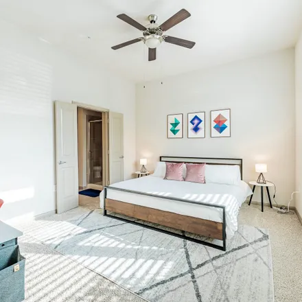 Image 3 - Radius on Grove, Grove Boulevard, Austin, TX 78741, USA - Apartment for rent